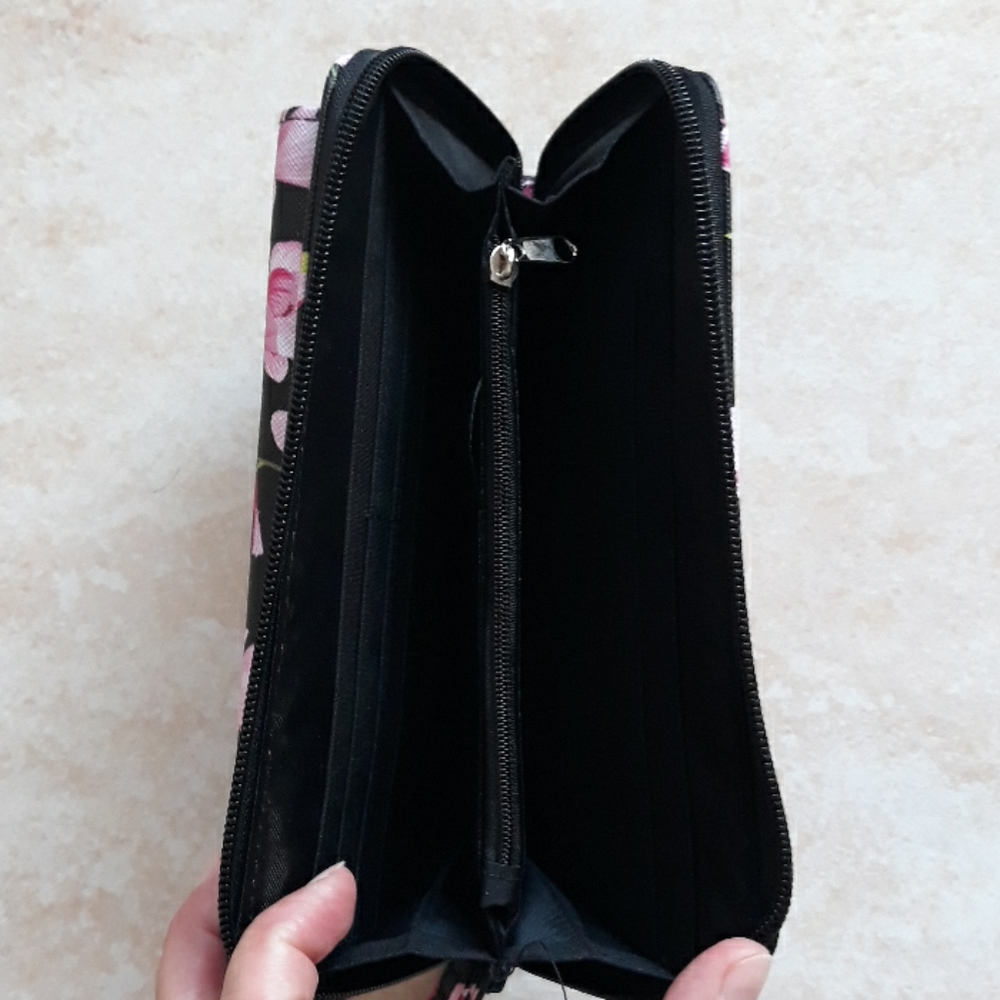 3x*Host Pick*Tahari RFID pretty wristlet - Picture 4 of 16